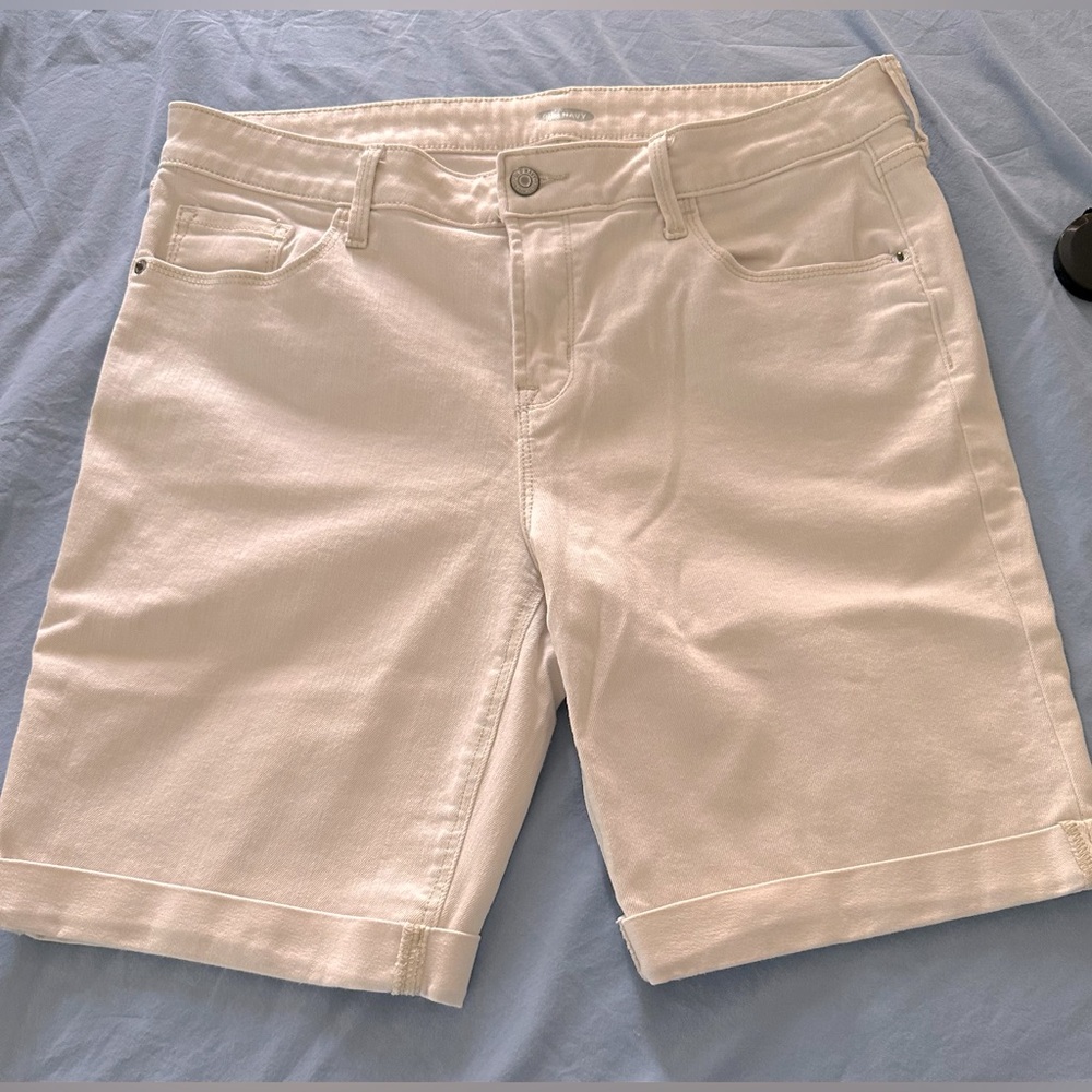 Old Navy Bermuda Shorts
Size: 12